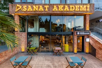 Sanat Akademi Yorumları