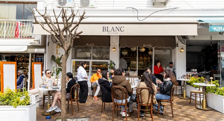 Büyükada’da İyi Kahve ve Tatlı Arayanların Yeni Durağı: Blanc Cafe